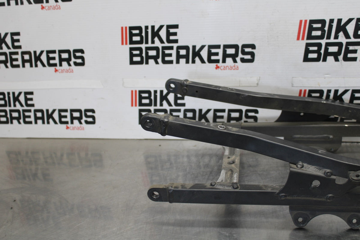04-05 KAWASAKI NINJA ZX10R REAR SUBFRAME BACK SUB FRAME BB931