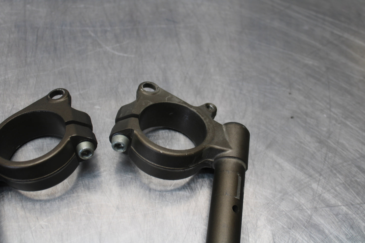 04-05 KAWASAKI NINJA ZX10R LEFT RIGHT CLIP ON ONS HANDLEBARS PAIR SET BB163