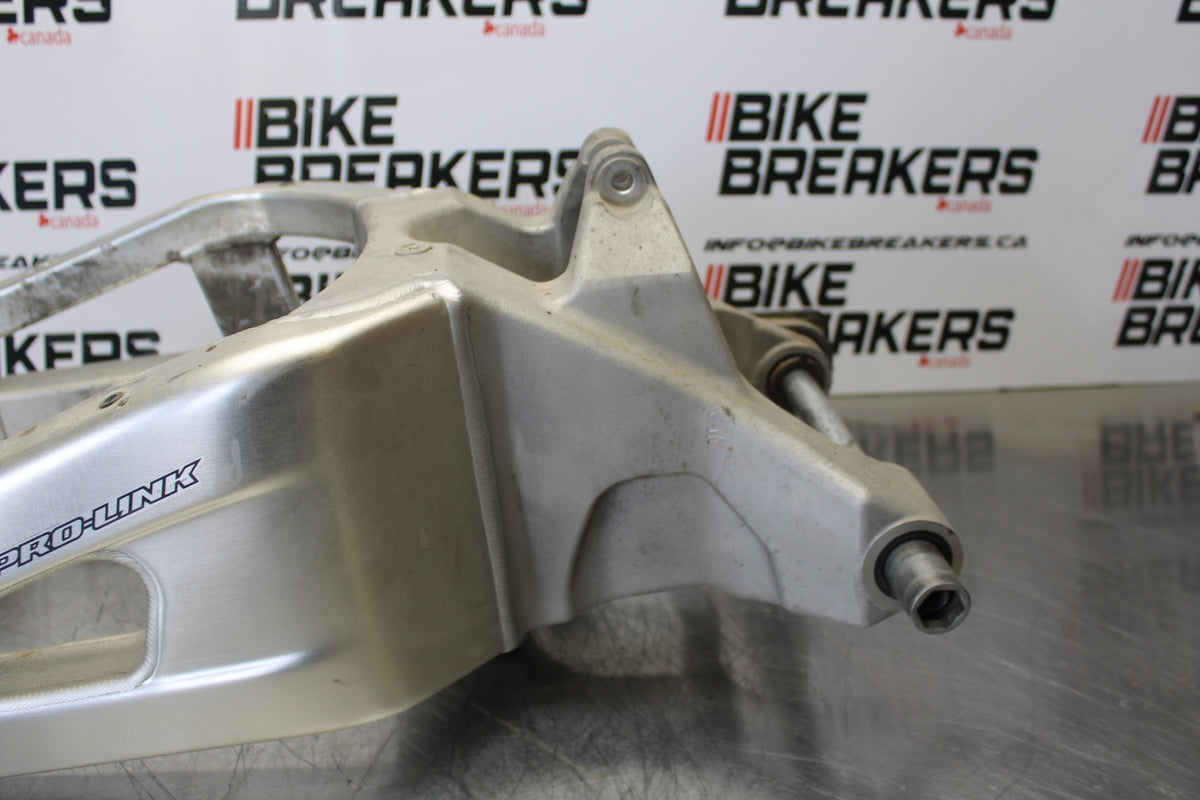 05-06 HONDA CBR600RR REAR SWINGARM BACK SUSPENSION SWING ARM BB149