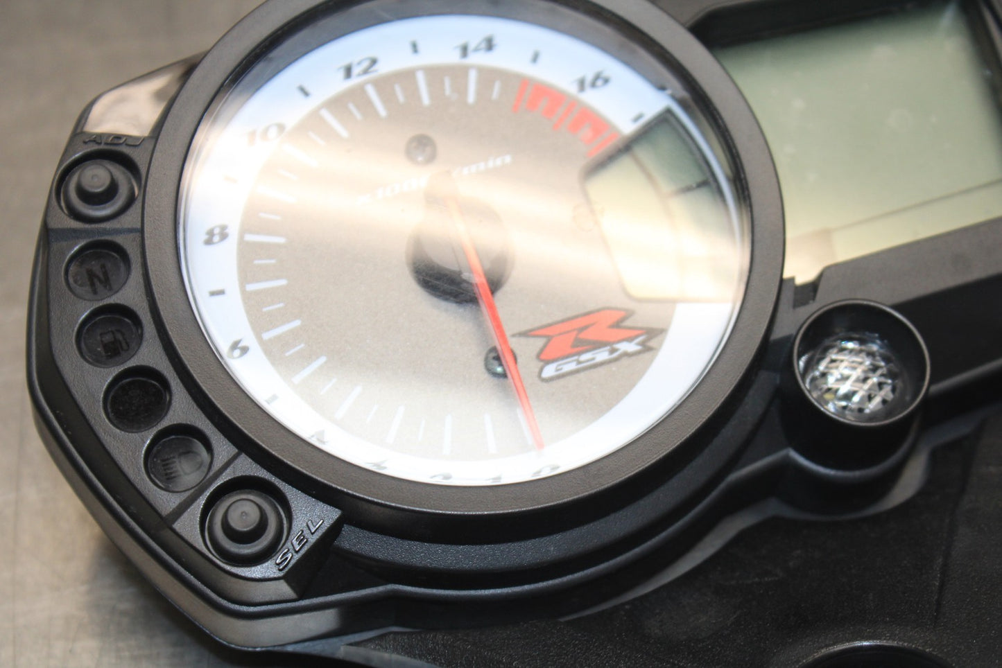 08-10 SUZUKI GSXR 600 SPEEDO GAUGES DISPLAY CLUSTER SPEEDOMETER TACHOMETER BB202