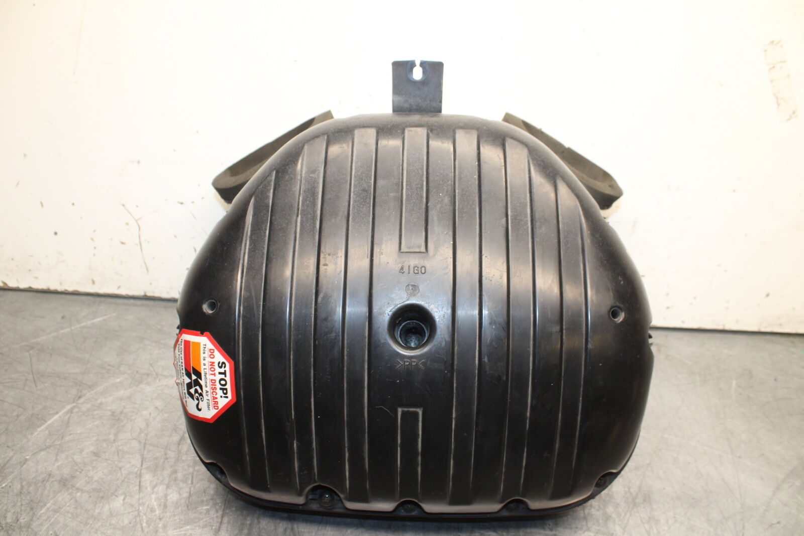 05-06 SUZUKI GSXR1000 AIRBOX AIR INTAKE FILTER BOX 13700-41G00 BB677