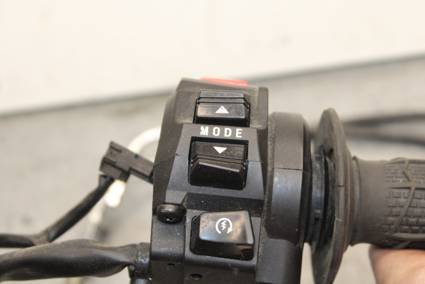 08-10 SUZUKI GSXR 600 RIGHT CLIP ON HANDLE KILL OFF START SWITCH SWITCHES BB753