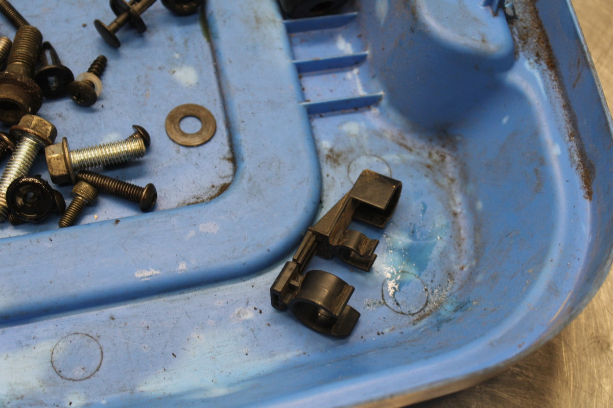 03-04 YAMAHA YZF R6S MOUNTING BOLTS HARDWARE SCREWS BB890
