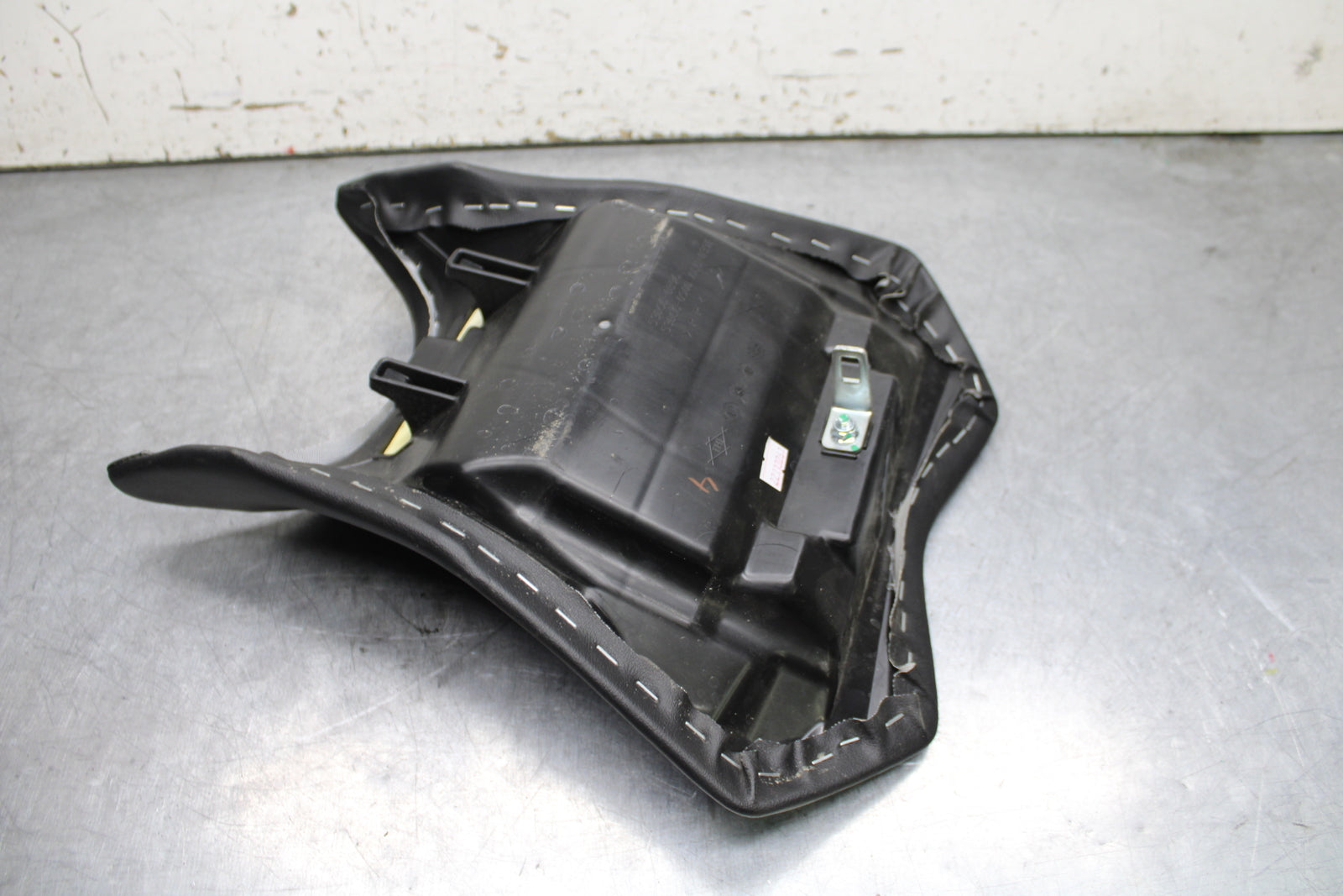 24 KAWASAKI NINJA 500 ABS FRONT DRIVERS SEAT PAD SADDLE PILLION BB730