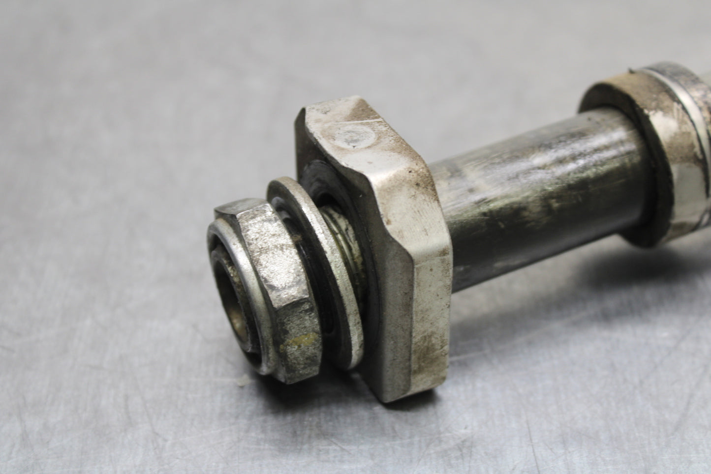 08-10 SUZUKI GSXR 600 REAR AXLE BACK WHEEL RIM PIVOT BOLT AXEL BB753