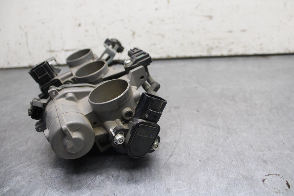 14-17 YAMAHA FZ09 MAIN FUEL INJECTORS / THROTTLE BODIES BB111