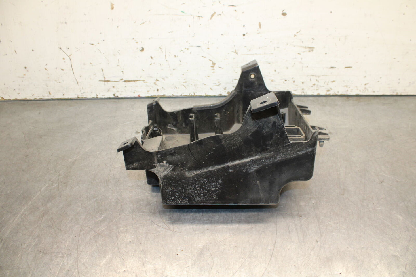 12-13 KAWASAKI Z1000 REAR BACK TAIL UNDERTAIL BATTERY TRAY PLASTIC BB743