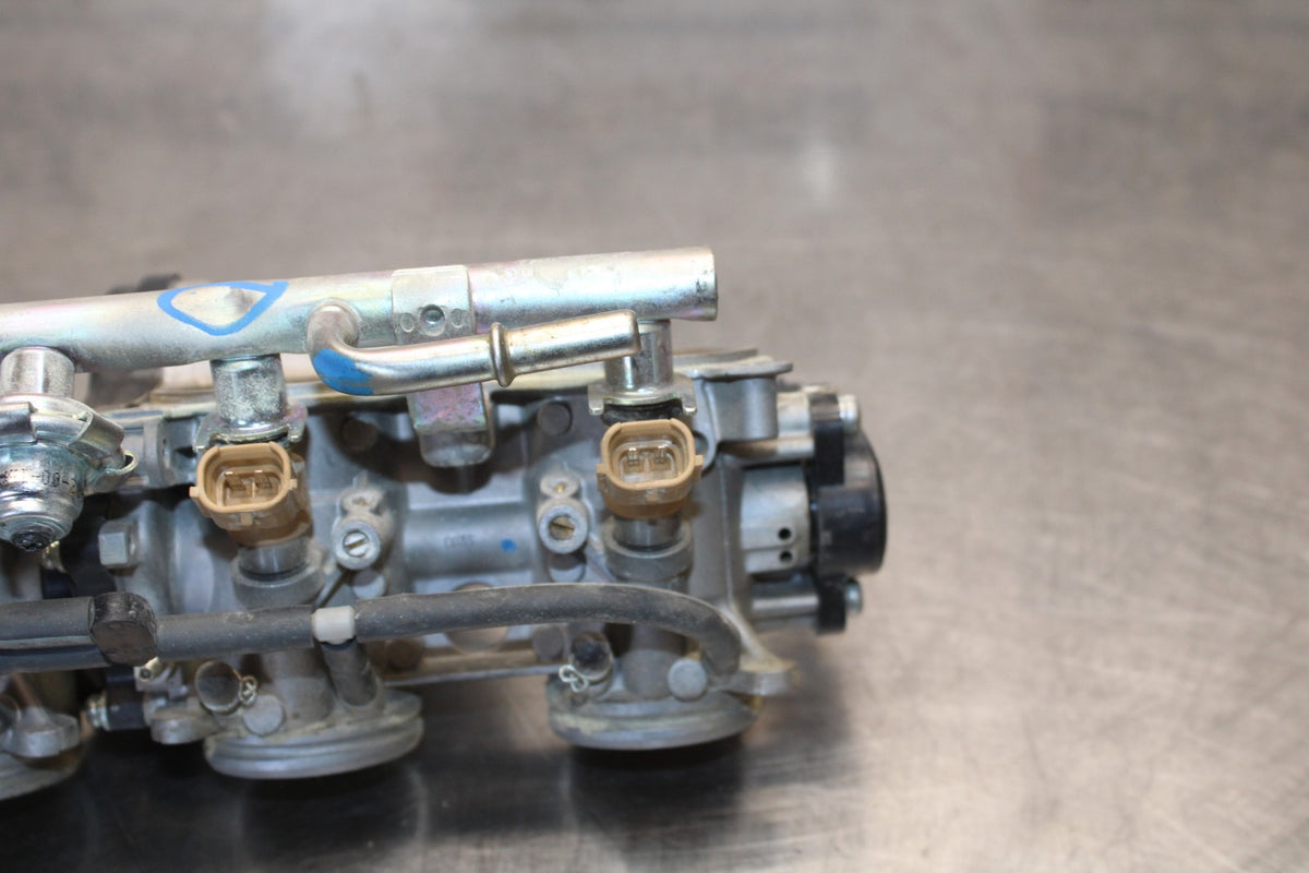 03-04 HONDA CBR600RR MAIN FUEL INJECTORS / THROTTLE BODIES BB661