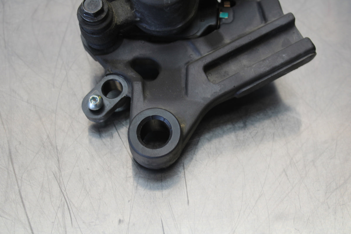 23 YAMAHA YZF R3 REAR BACK BRAKE CALIPER W MOUNT BRACKET BB147