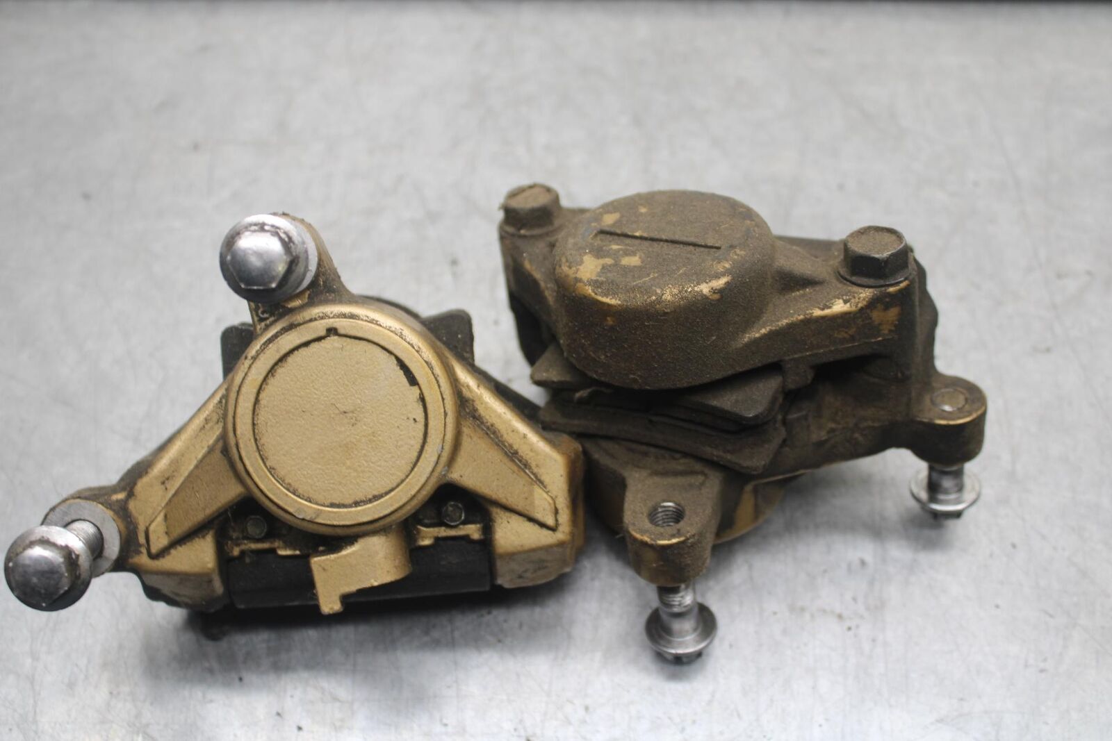 1988 Yamaha FZ600 RIGHT LEFT FRONT BRAKE CALIPER SET PAIR  BB601