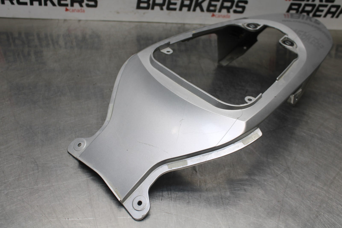 06-07 SUZUKI GSXR 600 CENTER REAR BACK TAIL FAIRING COWL BB822