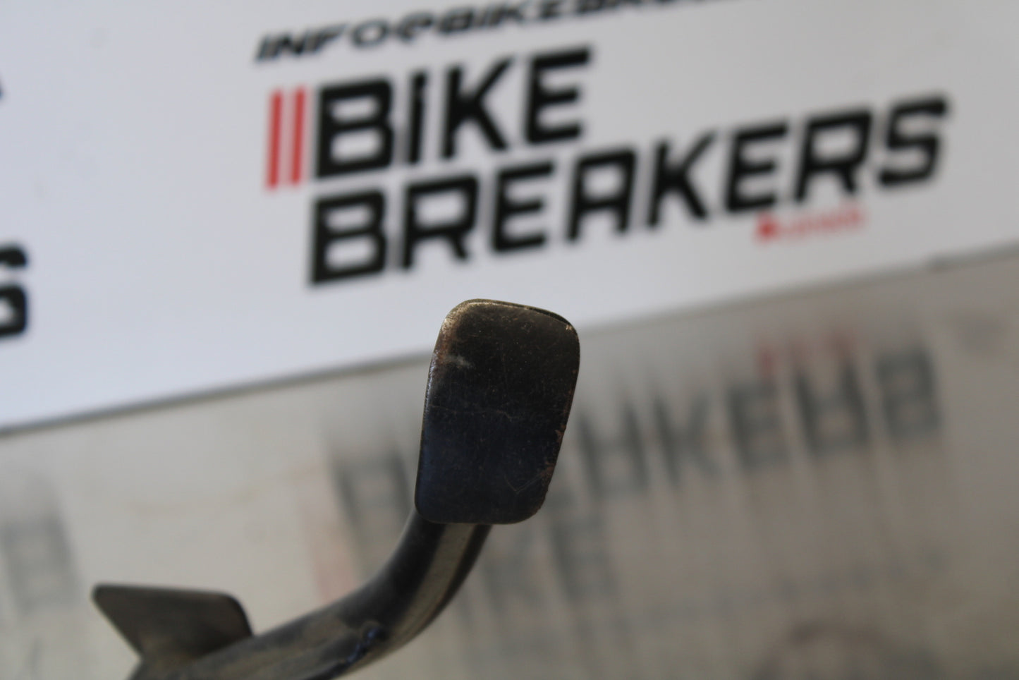 06-12 BMW F800ST CENTER MAIN STAND BB144