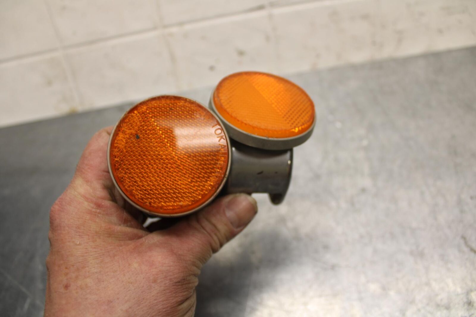 75 SUZUKI GT 550 FRONT REFLECTORS REFLECTOR SET PAIR BB72