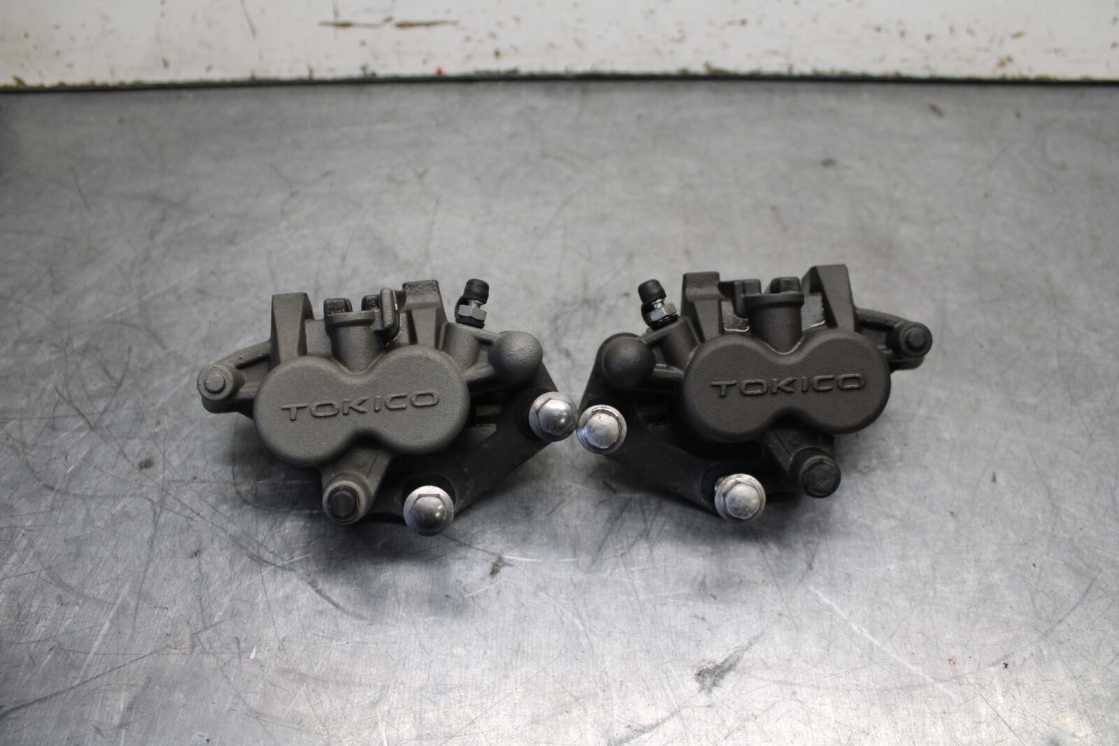 12-17 KAWASAKI ER-6N Z650 RIGHT LEFT FRONT BRAKE CALIPER SET PAIR CALIPERS BB709