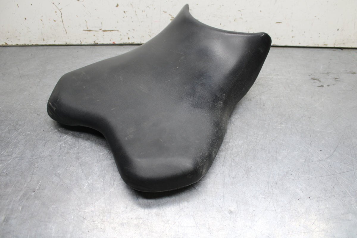 06 YAMAHA YZF R6 FRONT DRIVERS SEAT PAD SADDLE PILLION 2C0-24710-00-00 BB716