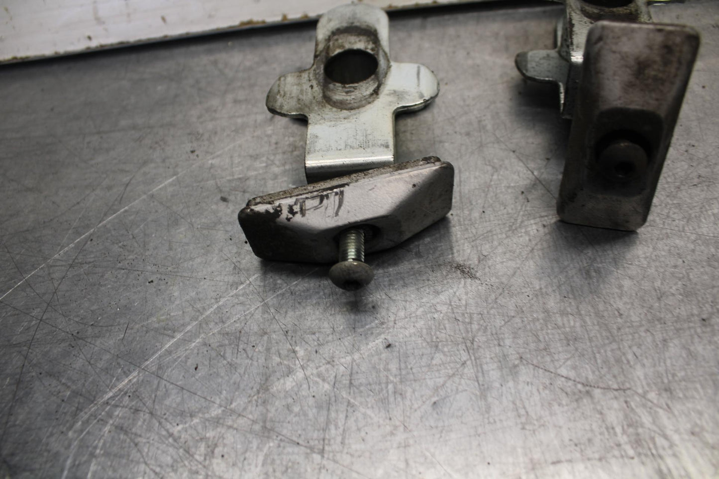 1995 Suzuki RF600R SWINGARM CHAIN TENSIONER ADJUSTMENT BRACKETS  BB615