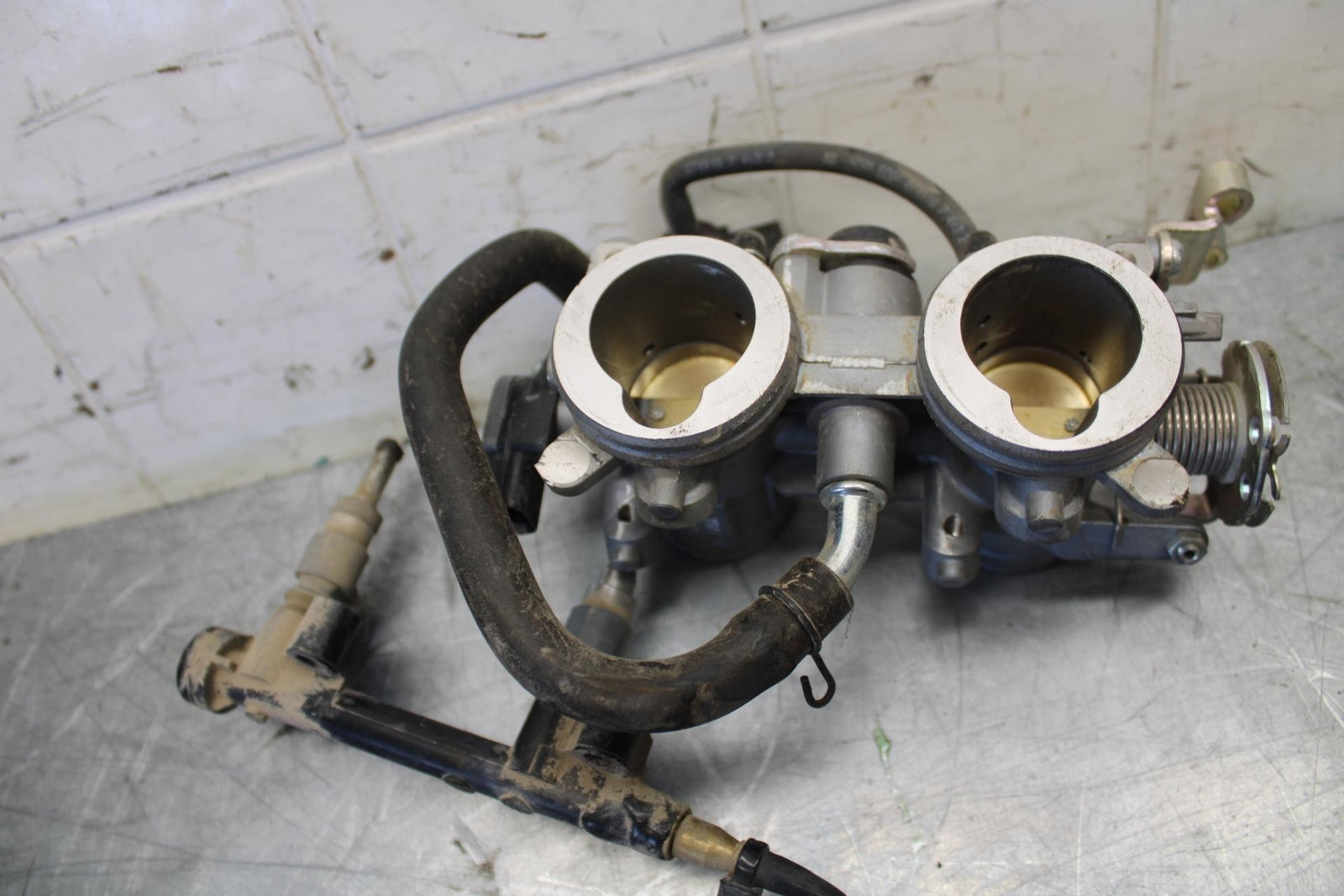 18 KAWASAKI Z 400 MAIN FUEL INJECTORS / THROTTLE BODIES BB469