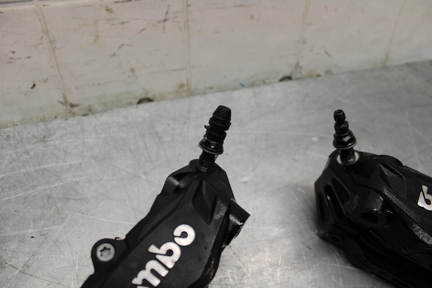 17-21 TRIUMPH STREET TRIPPLE R ABS BREMBO FRONT BRAKE CALIPER SET PAIR bb452