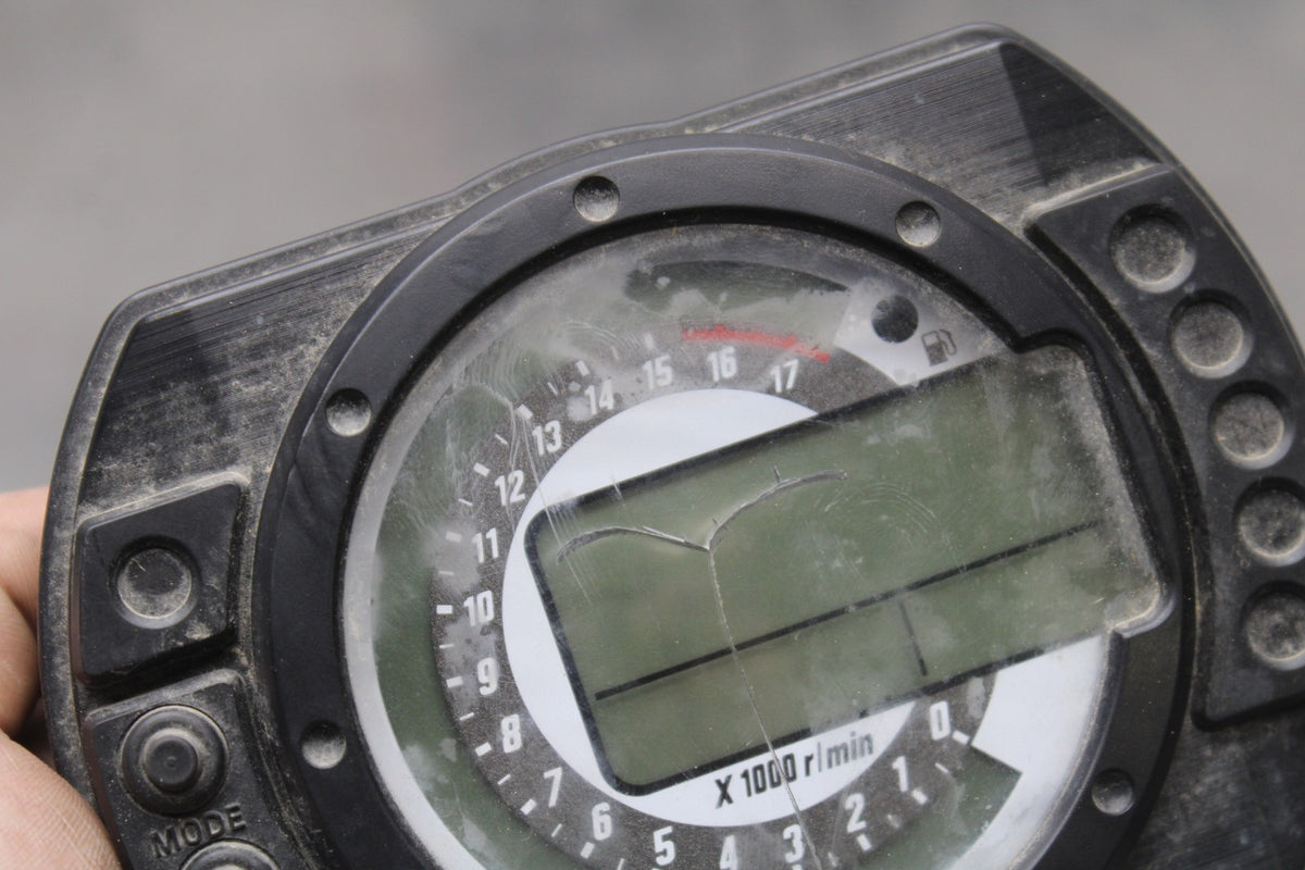 05-06 KAWASAKI NINJA ZX6R SPEEDO TACH GAUGES DISPLAY CLUSTER SPEEDOMETER BB877