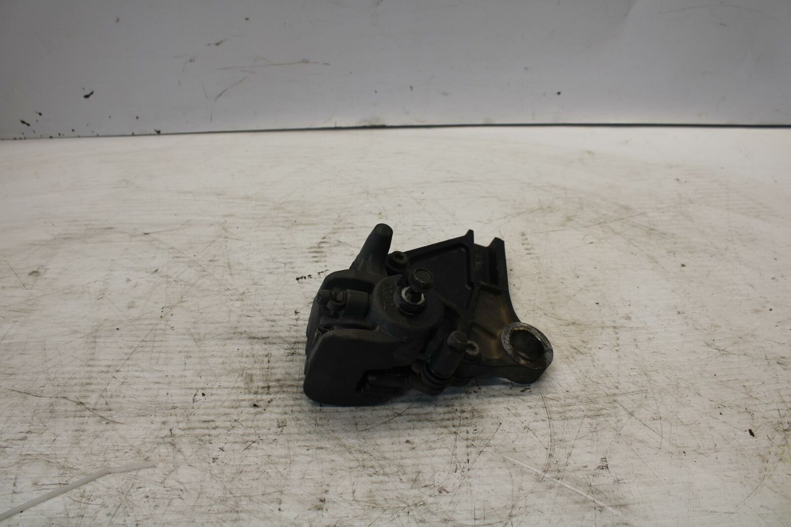 07-08 KAWASAKI NINJA ZX6R REAR BACK BRAKE CALIPER W MOUNT BRACKET BB274