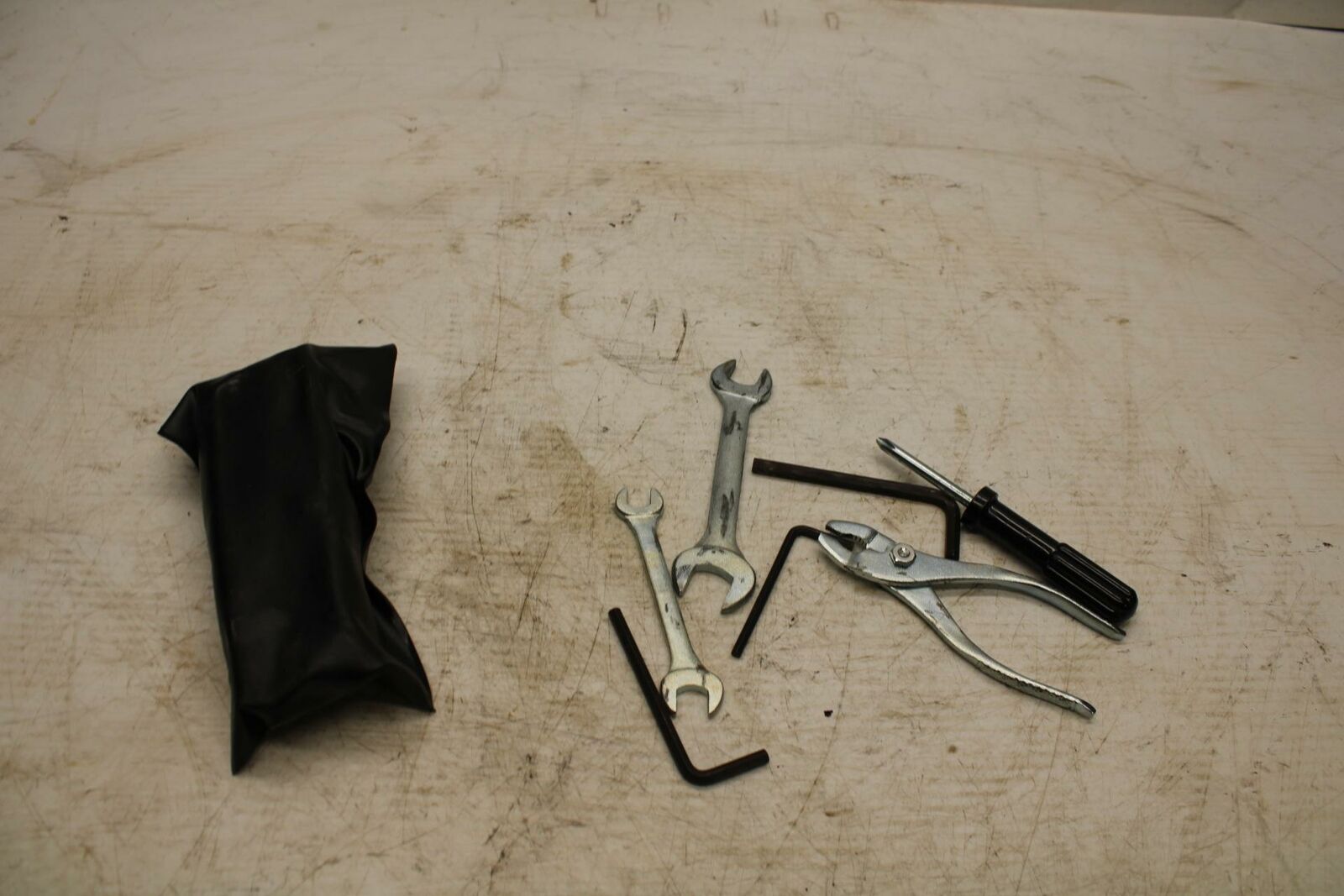 05-09 SUZUKI BOULEVARD C90 STOCK TOOLS OEM TOOL BAG KIT SET BB357