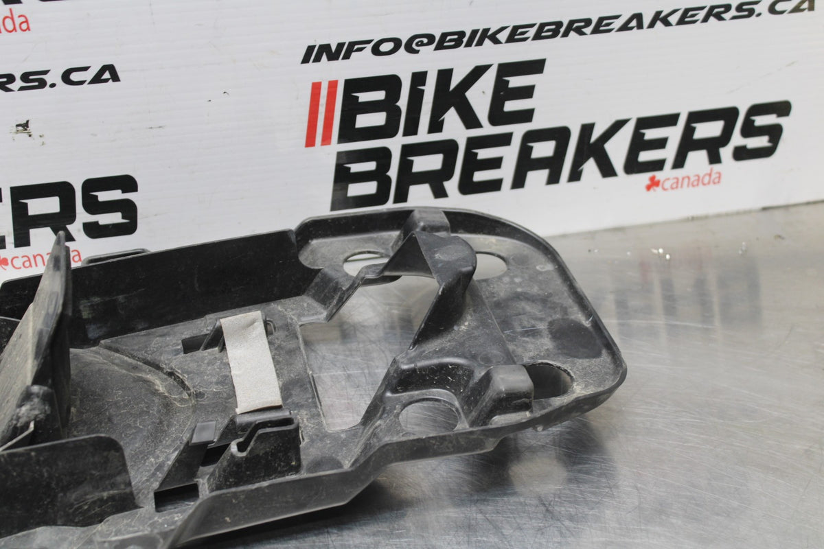 08-10 SUZUKI GSXR 600 REAR BACK TAIL UNDERTAIL BATTERY TRAY PLASTIC BB835