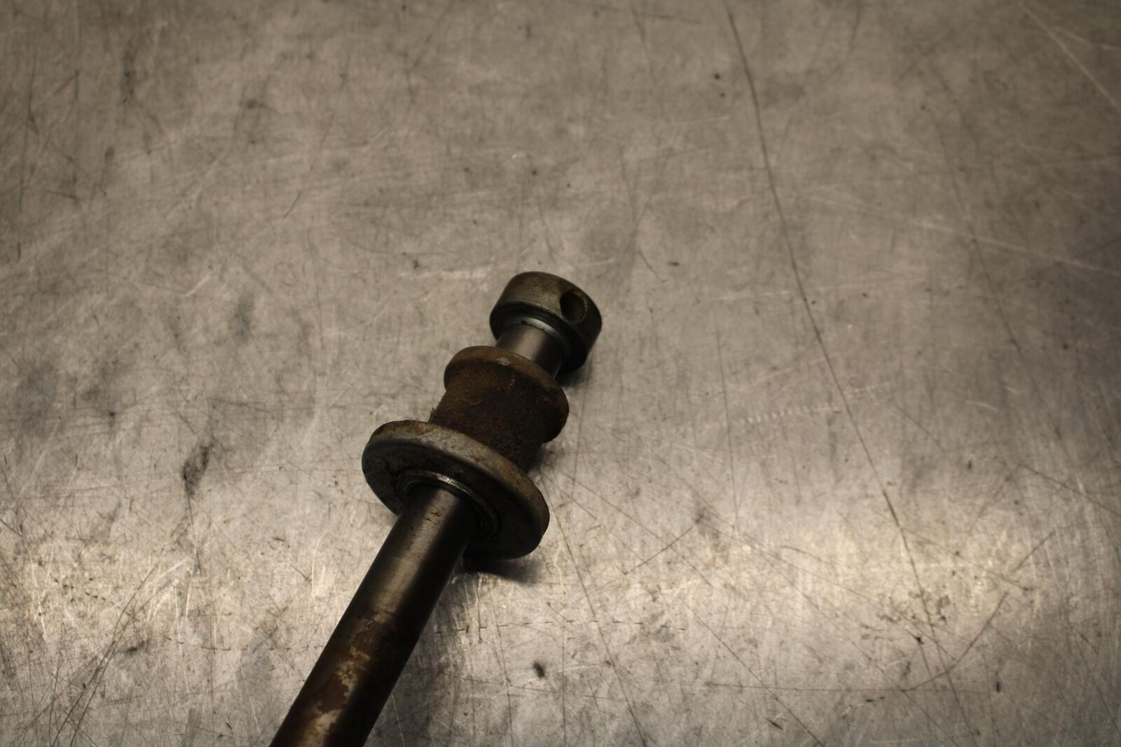 75 SUZUKI GT 550 FRONT WHEEL RIM AXLE PIVOT BOLT BB67