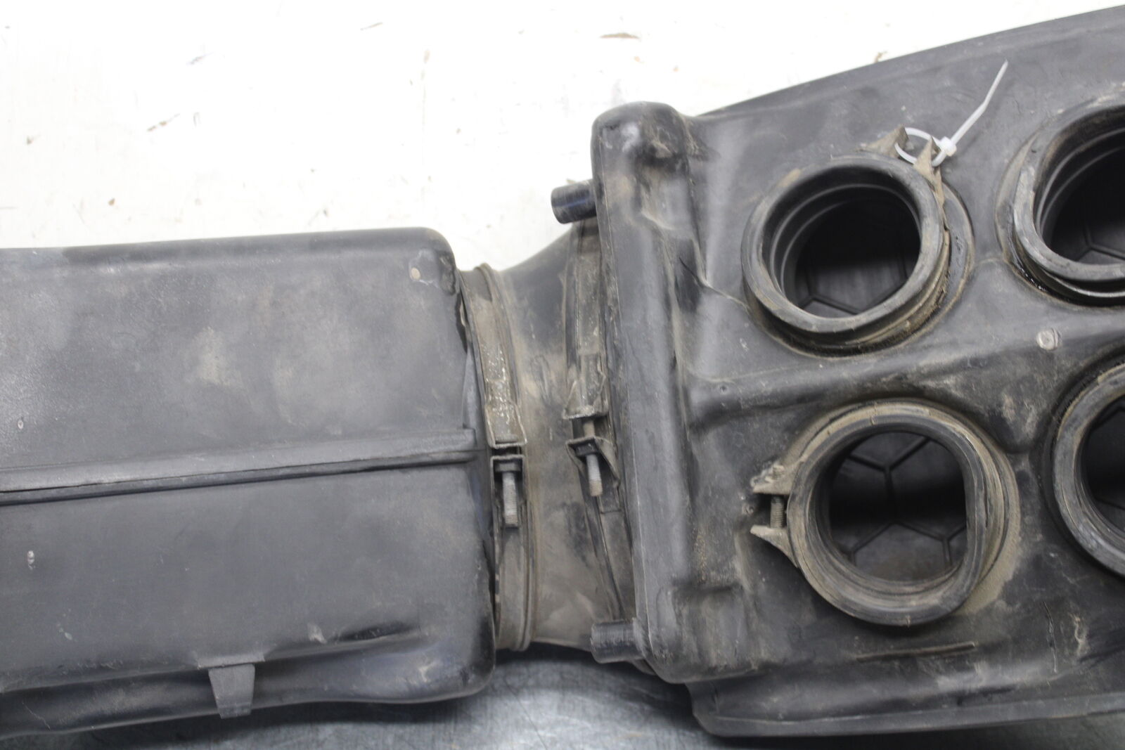 85-86 SUZUKI MADURA 1200 AIRBOX AIR INTAKE FILTER BOX  BB691