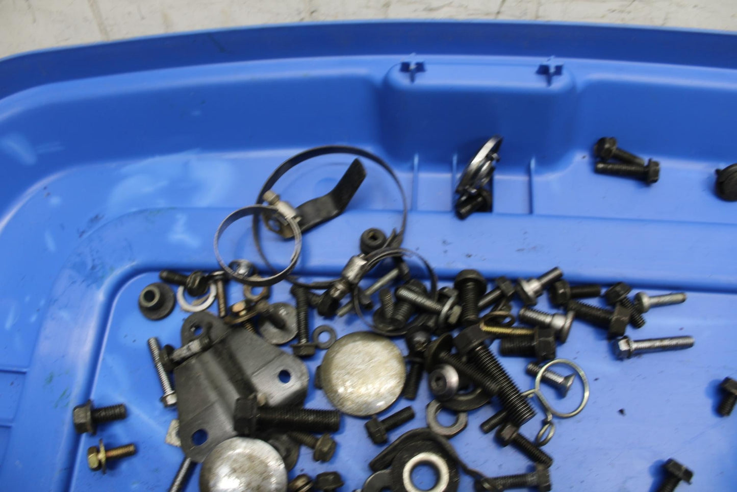 00-01 KAWASAKI ZZR600 LEFTOVER MOUNTING BOLTS HARDWARE MOTOR SCREWS BB31