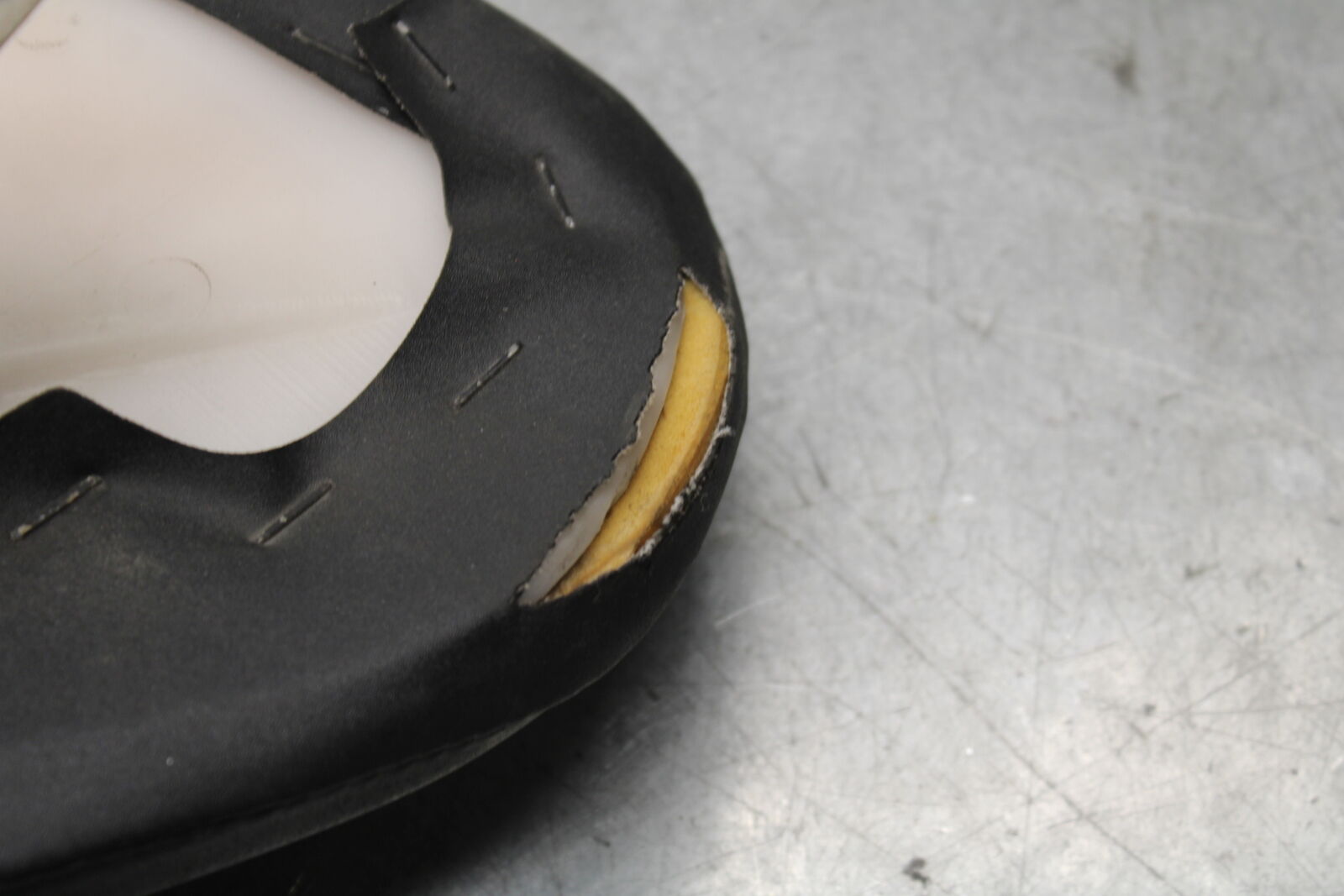 05-06 SUZUKI GSXR1000 FRONT DRIVERS SEAT PAD SADDLE 45100-41G01-6BY BB663