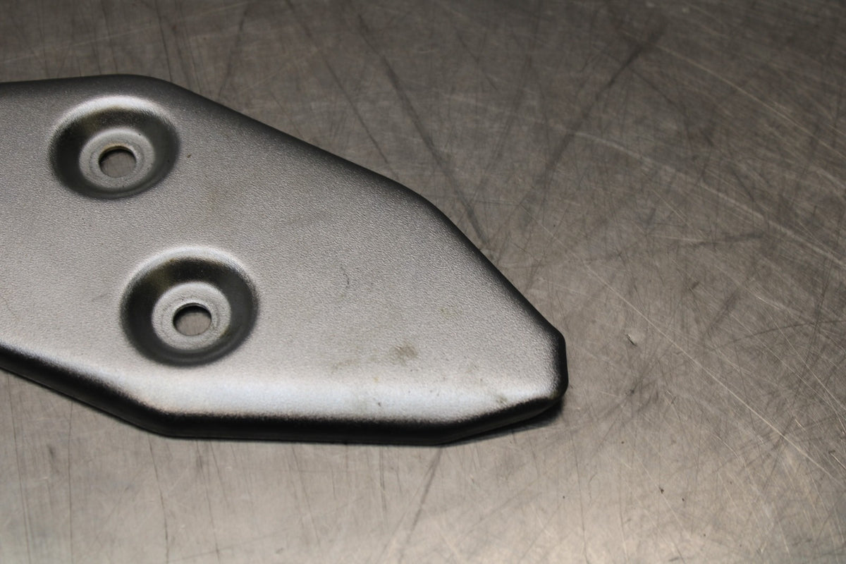 23 YAMAHA YZF R3 RIGHT REARSET REAR SET HEEL GUARD COVER  BB806