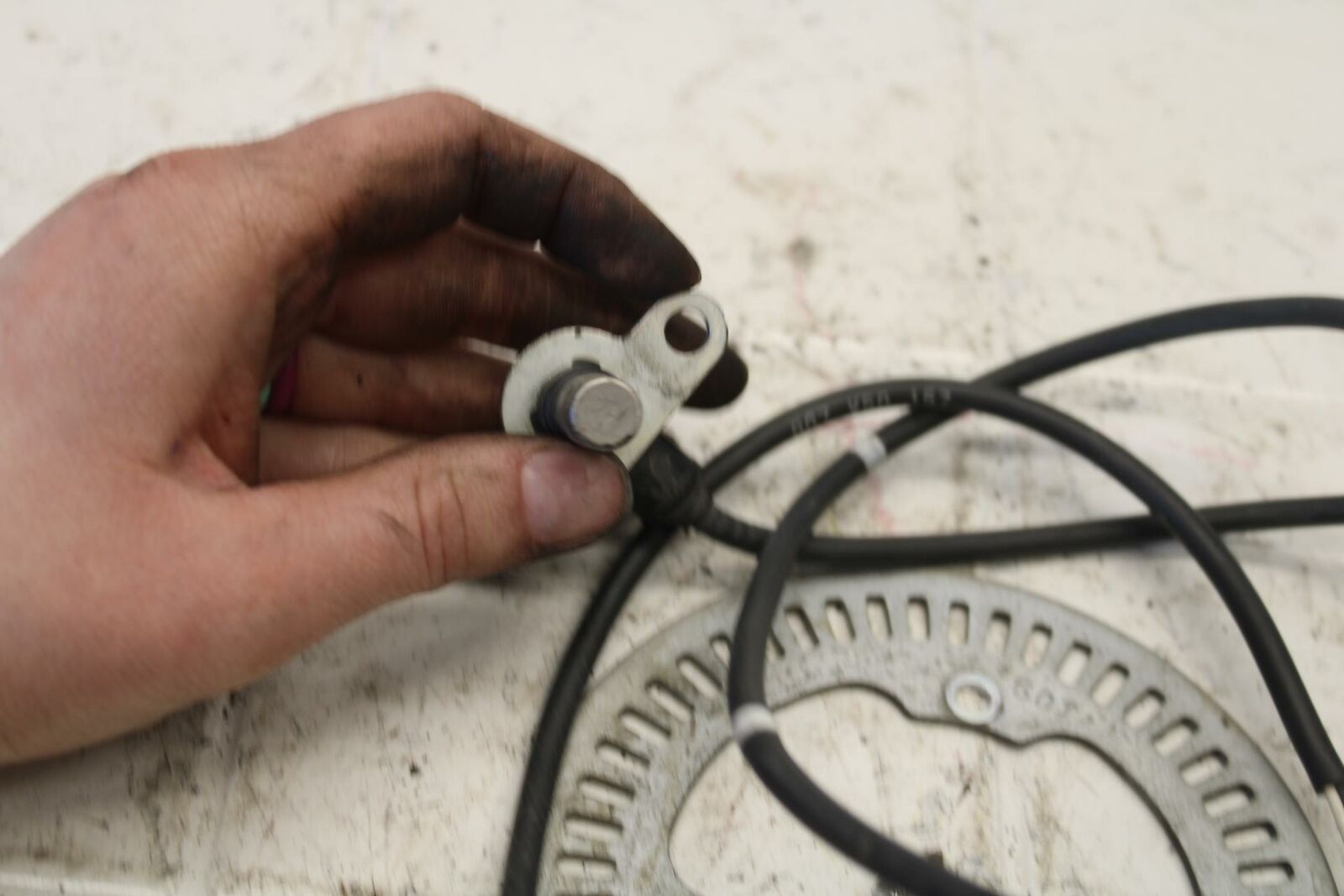 06-07 SUZUKI BANDIT 1200S ABS FRONT WHEEL ABS BRAKE RING DISC BB21