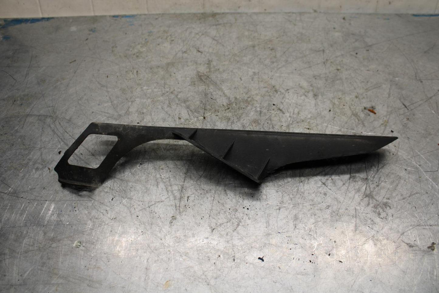 99-07 SUZUKI HAYABUSA GSX1300R REAR BACK DRIVE CHAIN GUARD COVER SHIELD BB426