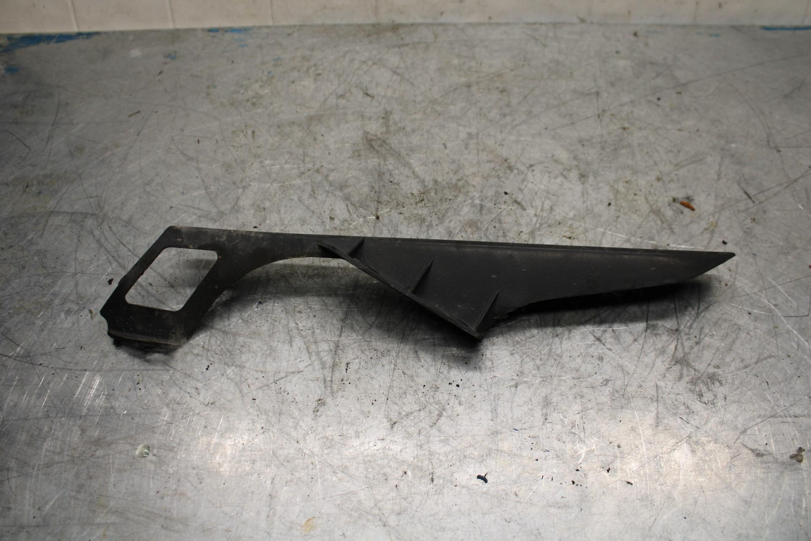 99-07 SUZUKI HAYABUSA GSX1300R REAR BACK DRIVE CHAIN GUARD COVER SHIELD BB426