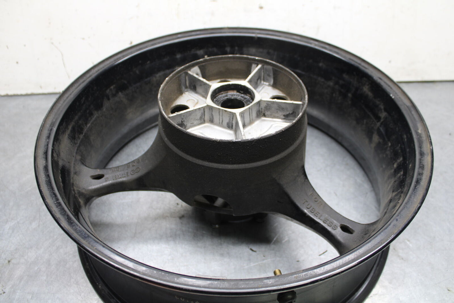 06-07 SUZUKI GSXR750 REAR WHEEL BACK RIM BB670