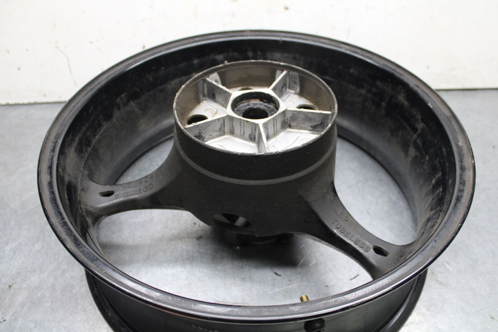 06-07 SUZUKI GSXR750 REAR WHEEL BACK RIM BB670