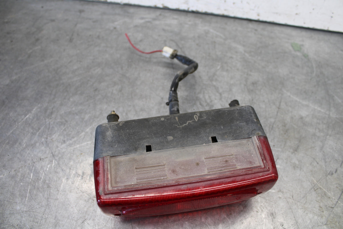 01-06 TRIUMPH TIGER 955I REAR TAIL TAILLIGHT BACK BRAKE LIGHT BB693