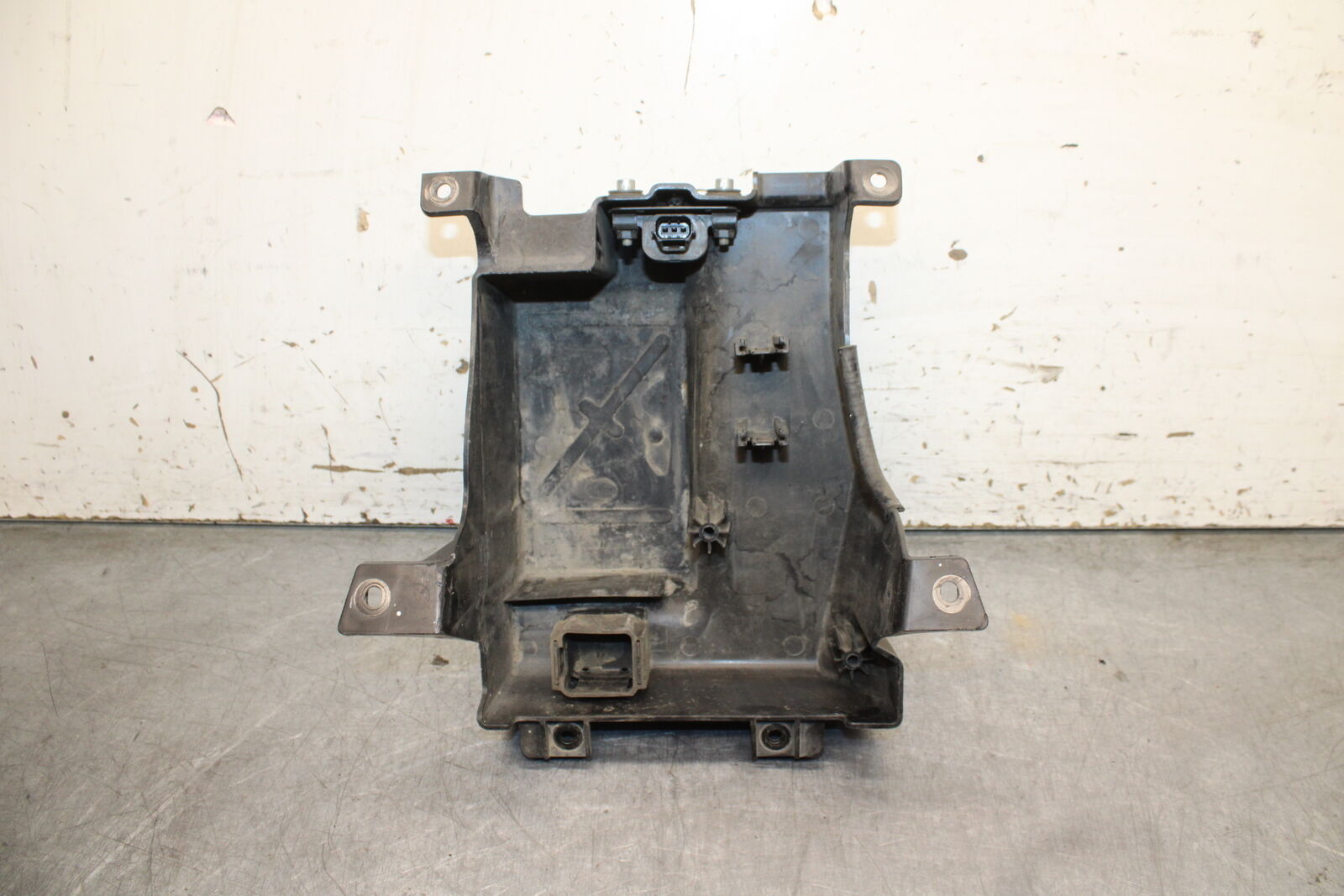 12-13 KAWASAKI Z1000 REAR BACK TAIL UNDERTAIL BATTERY TRAY PLASTIC BB743