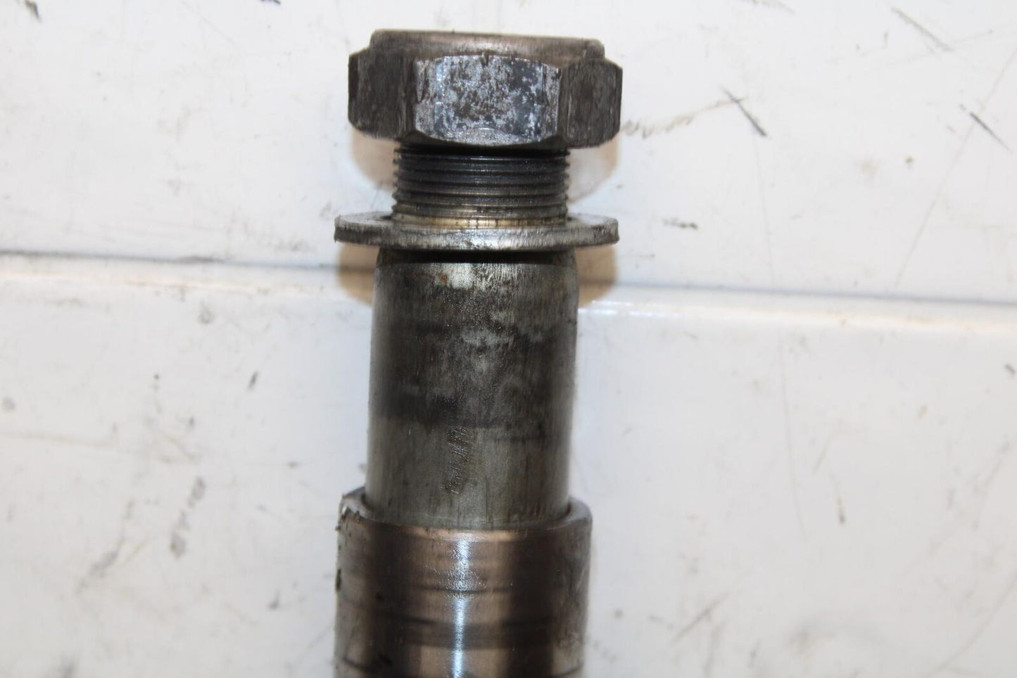 2006 Yamaha YZF R6 REAR AXLE BACK WHEEL RIM BOLT AXEL 2C0-25381-00-00 BB560