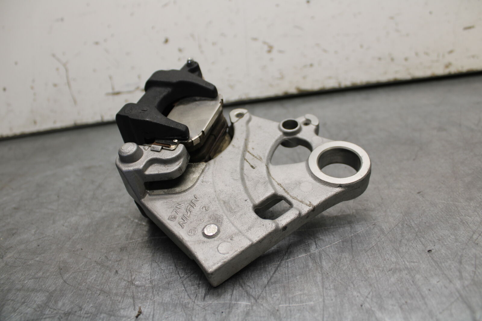 22-24 YAMAHA XSR900 REAR BACK BRAKE CALIPER W MOUNT BRACKET BB710