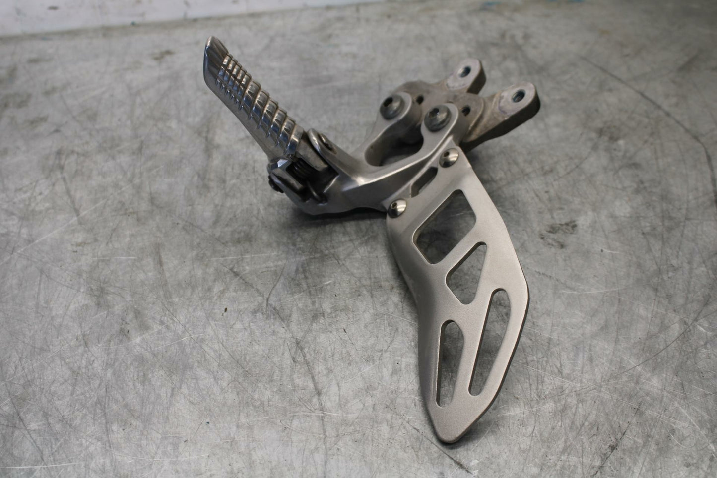 15-21 SUZUKI GSXR600 LEFT REARSET REAR SET DRIVER FOOT PEG REST STOP BB418 B