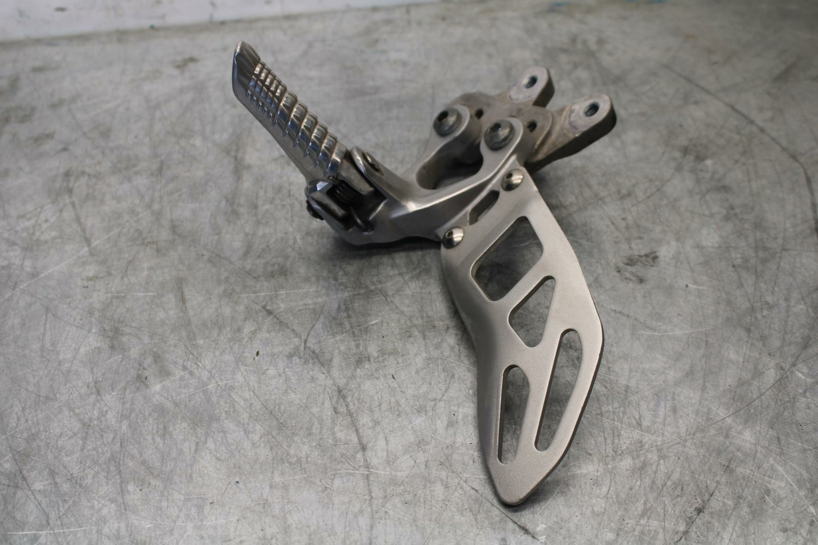 15-21 SUZUKI GSXR600 LEFT REARSET REAR SET DRIVER FOOT PEG REST STOP BB418 B