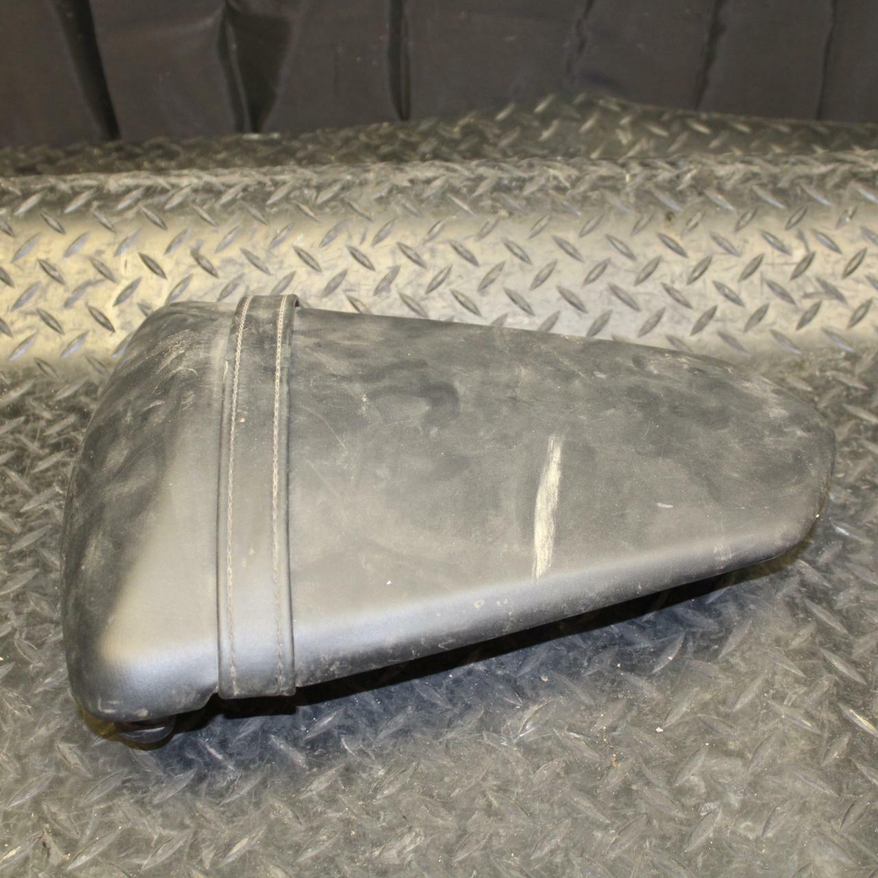 19 YAMAHA YZF R3 REAR BACK PASSENGER TANDEM SEAT PAD SADDLE PILLION BB177