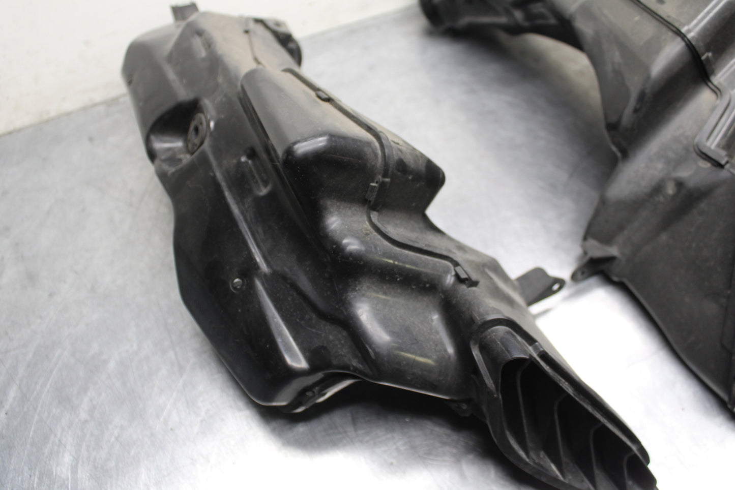 09 SUZUKI GSXR600 RIGHT LEFT AIR INTAKE DUCTS BB759