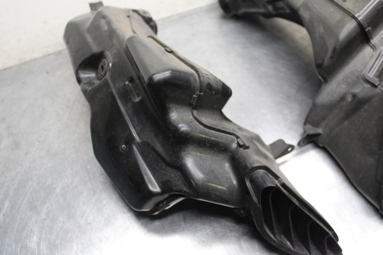 09 SUZUKI GSXR600 RIGHT LEFT AIR INTAKE DUCTS BB759