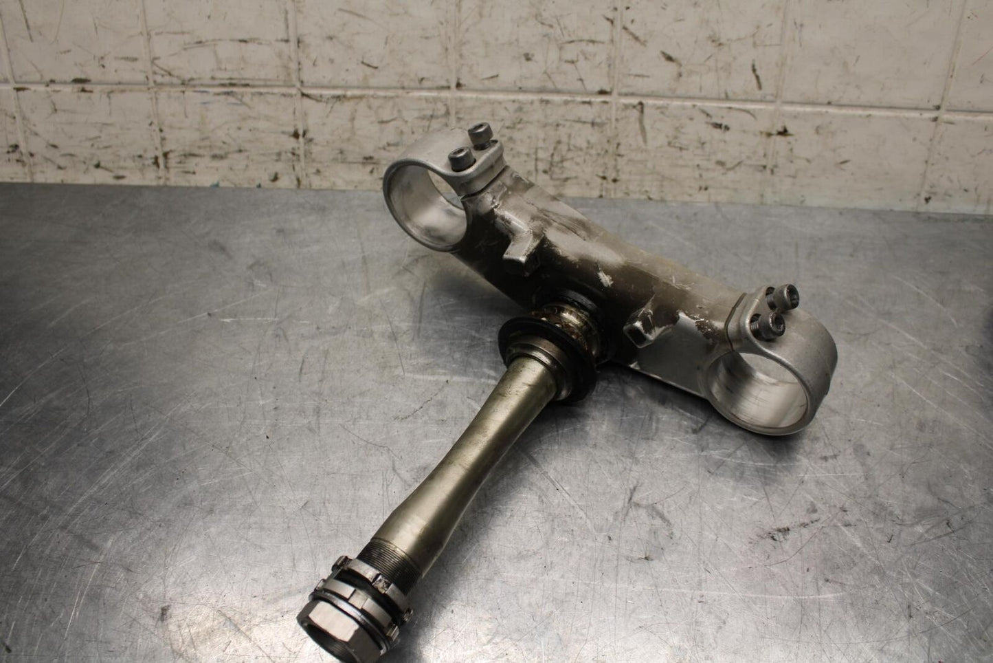 2007 Yamaha YZF R1 FRONT FORKS CLAMP LOWER TRIPLE TREE 4C8-23340-00-00 BB575