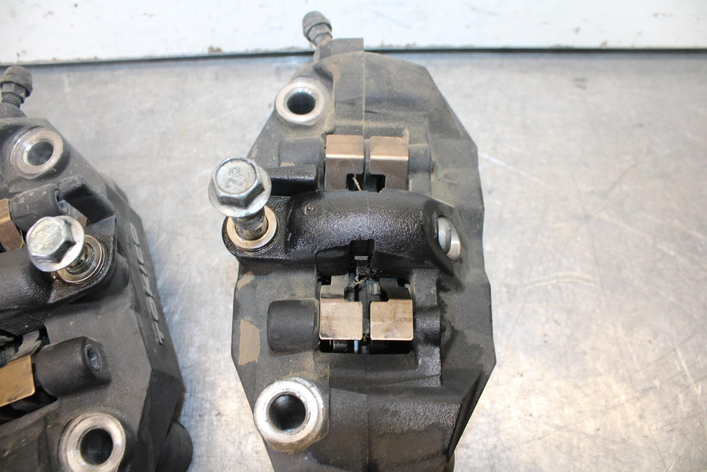 08-10 SUZUKI GSXR 600  RIGHT LEFT FRONT BRAKE CALIPER SET PAIR CALIPERS BB101
