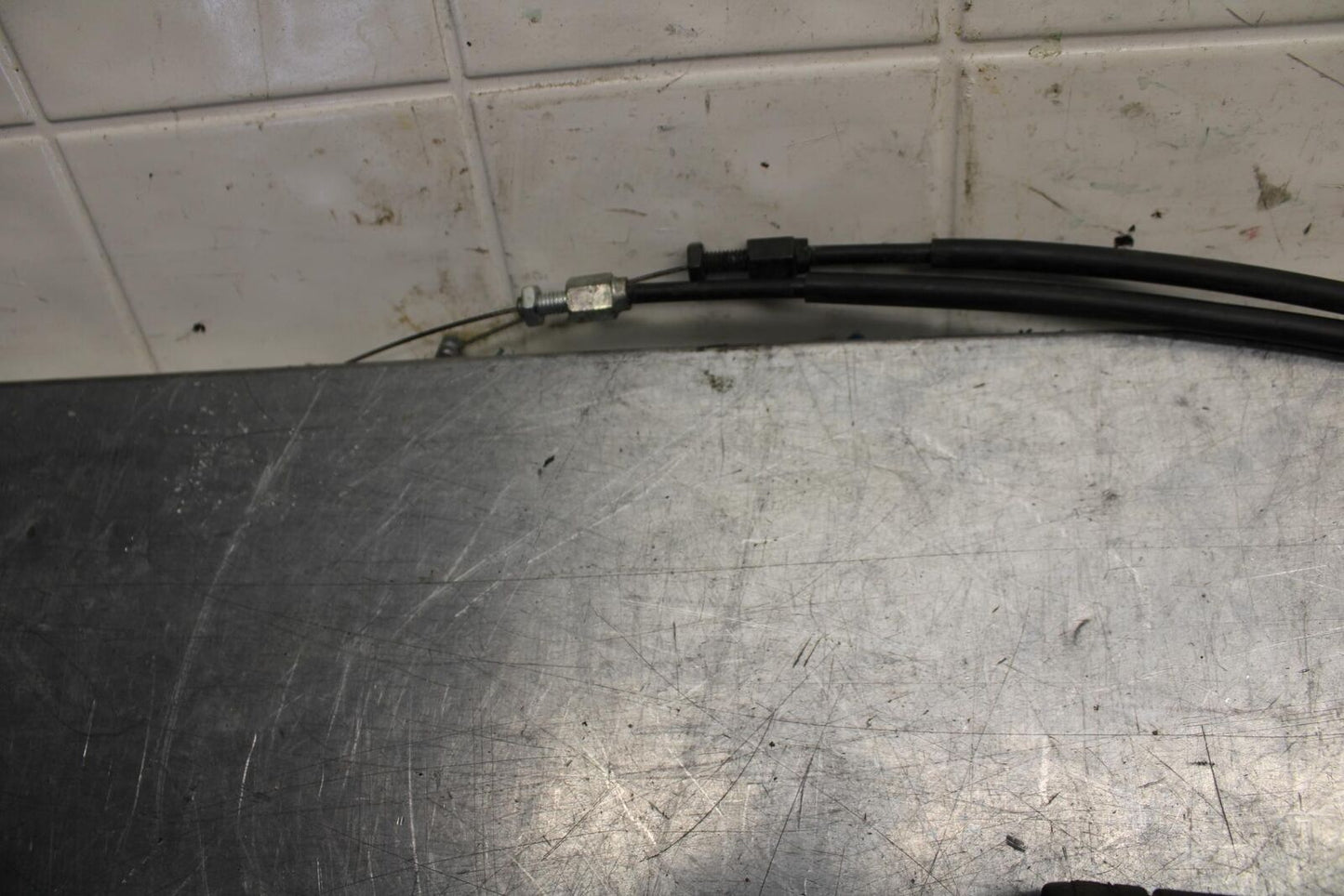 07 YAMAHA YZF R6 2c0 THROTTLE CABLE LINE HOUSING GUIDE 3XW-26282-01-00 BB75