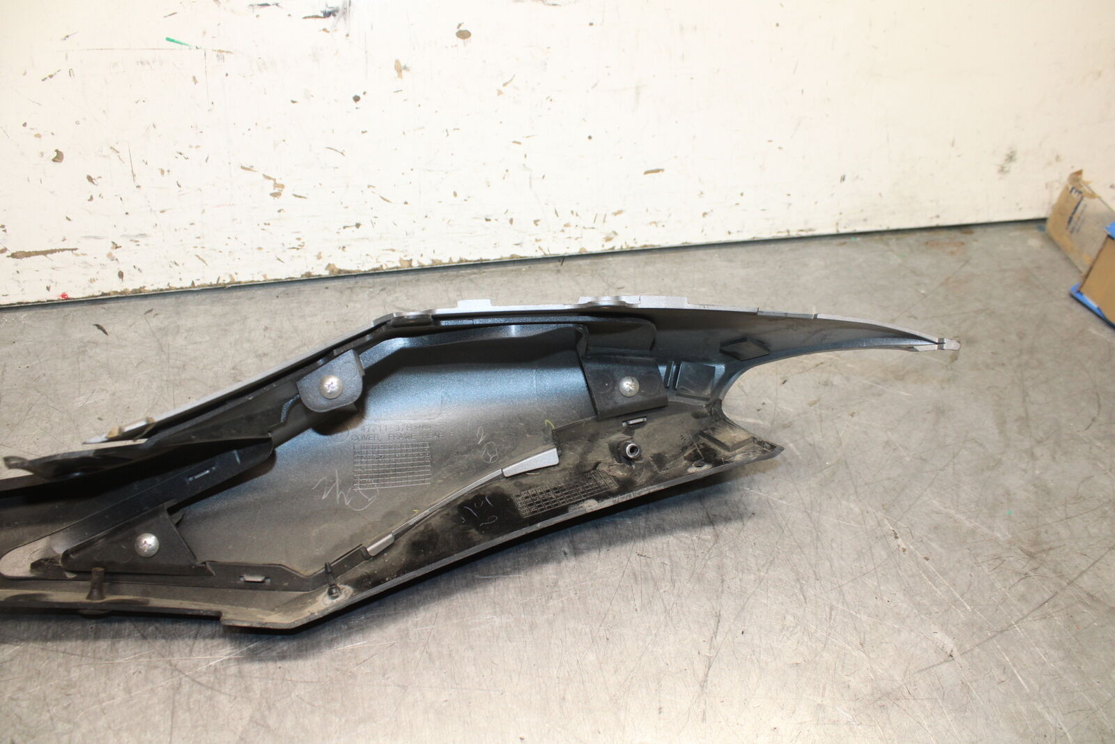08-10 SUZUKI GSXR 600  RIGHT REAR BACK TAIL FAIRING COWL SHROUD BB101