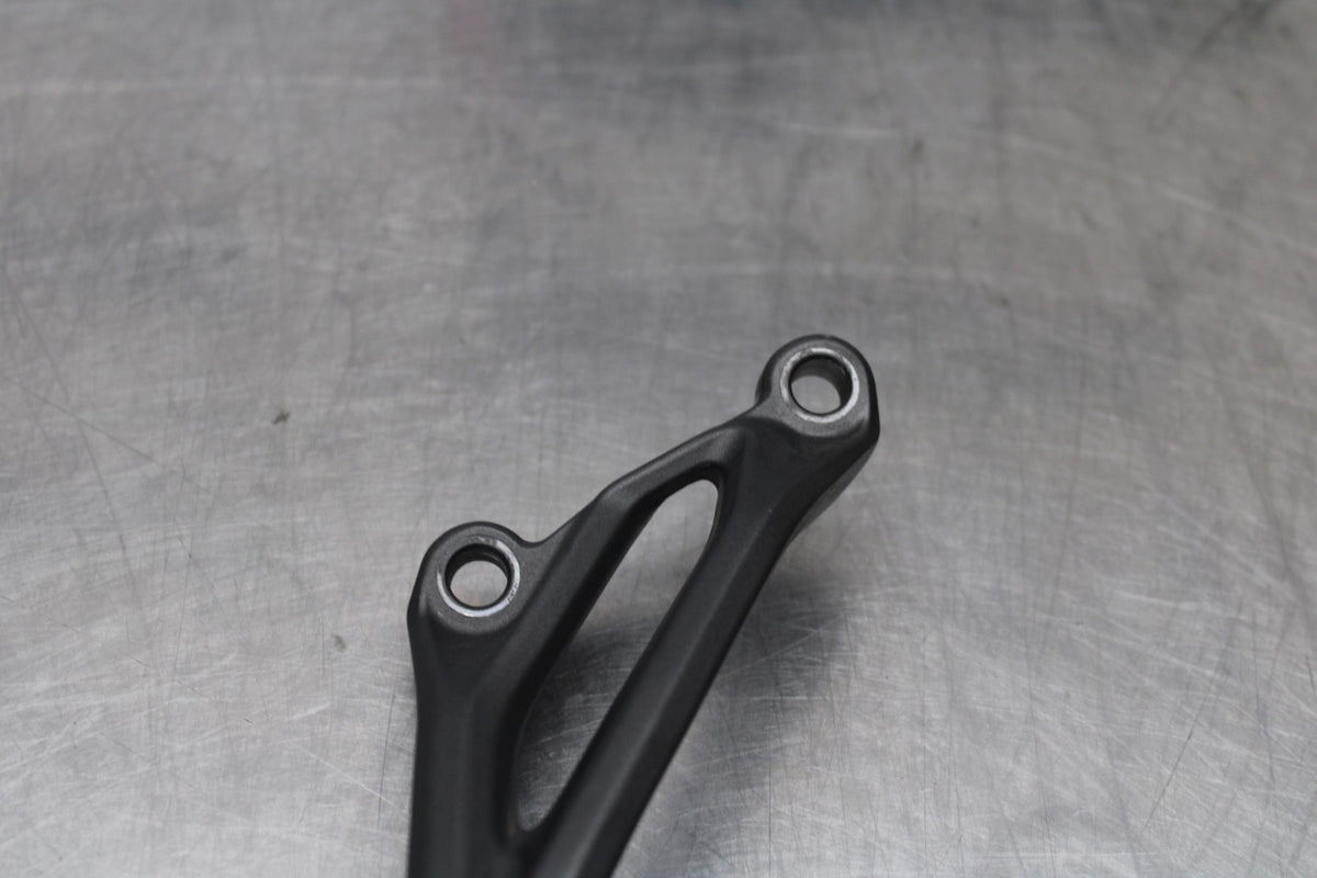25 KAWASAKI Z900 RIGHT REAR BACK PASSENGER PEG BB928